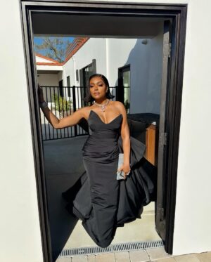 Taraji P. Henson Instagram - Black Girl Magic 🖤💋 @sagawards 

Makeup: @saishabeecham 
Hair: @tymwallacehair 
Nails: @customtnails1 
Stylist: @waymanandmicah 
Producer: @sauntemakesithappen
Products: @tphbytaraji

Jewelry: @bulgari 
Dress: @giambattistavalliparis couture 
Shoes: @betseyjohnson 
Bag: @judithleiberny