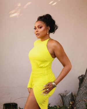 Taraji P. Henson Instagram - Happy Friday!!!!! ☀️ Bringing a ‘lil sunshine to your scroll 💛✨💛✨
