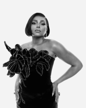 Taraji P. Henson Instagram - Governors Awards 🖤

Photographer: @mr_dadams
Makeup: @saishabeecham 
Hair: @tymwallacehair 
Nails: @customtnails1 
Stylist: @waymanandmicah 
Producer: @sauntemakesithappen
Products: @tphbytaraji

#GovernorsAwards #TheColorPurlple #AwardsSeason