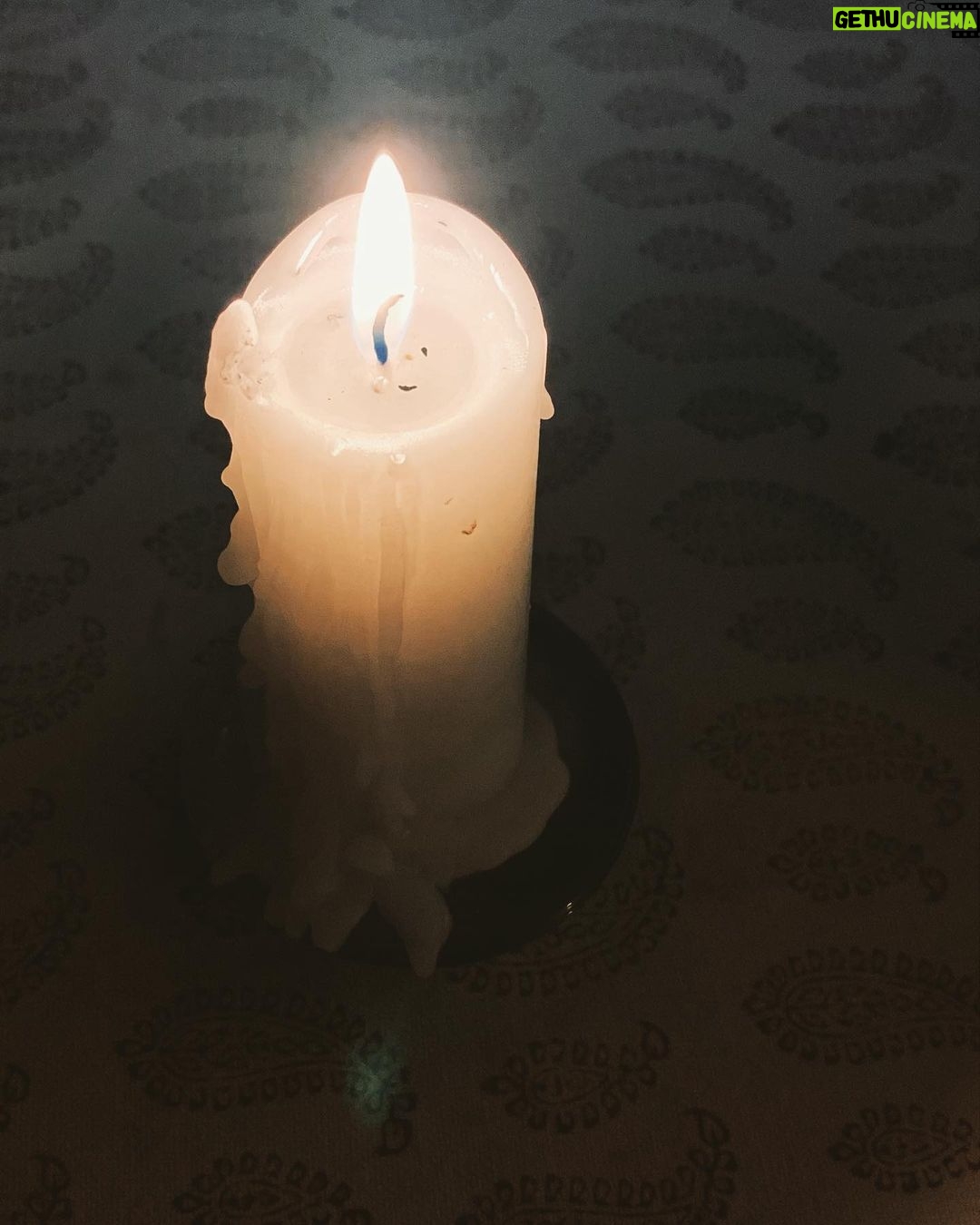 Taraneh Alidoosti Instagram - به یاد قربانیان انهدام #پرواز۷۵۲ #۱۷۶_نفر_بیگناه که ۲۸ نفرشان کودک بودند. 🥀 #من_هم_شمعی_روشن_خواهم_کرد