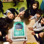 Taraneh Alidoosti Instagram – خانه کودک راش یک ساله شد
🎂
.
ممنون از تکتک مهمانان کوچکمان در این یک سال، که کنار ما بازی کردند، ساختند، خواندند، تصویر کردند، خیال بافتند و به خانه کودک نوپای ما رنگ و زندگی دادند.
به امید روزهایی شاد و رنگین برای همه بچهها.
@rasplaycenter
@rascenter Râš Cultural Complex مرکز فرهنگی راش