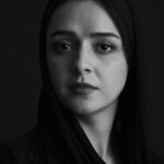 Taraneh Alidoosti Instagram –
شش سال حتی به عنوان مهمان هم به جشنواره فجر نرفتم. امسال هفتمین سال است. خوشحالم که امروز ماهیت این پروپاگاندای غیرسینمایی و دولتی برای تعداد زیادی از همکارانم روشن شده. با افتخار در کنار آنها، بعد از این هم فجر و افتخاراتش را به اهل خودش واگذار میکنم.
.
#تحریم_فجر
#جشنواره_فیلم_فجر
#عزادار۱۷۶انسان
#اسیریم