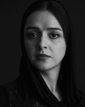 Taraneh Alidoosti Instagram - ‌ ‌
شش سال حتی به عنوان مهمان هم به جشنواره فجر نرفتم. امسال هفتمین سال است. خوشحالم که امروز ماهیت این پروپاگاندای غیرسینمایی و دولتی برای تعداد زیادی از همکارانم روشن شده. با افتخار در کنار آنها، بعد از این هم فجر و افتخاراتش را به اهل خودش واگذار می‌کنم.
.
#تحریم_فجر 
#جشنواره_فیلم_فجر 
#عزادار۱۷۶انسان 
#اسیریم