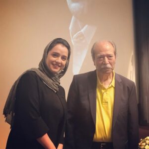 Taraneh Alidoosti Instagram - عکس یادگاری از دیشب
هنگام اهدای نشان داوود رشیدی به علی نصیریان، در سومین 
مراسم اهدا نشان این هنرمند فقید💛

عکس از لیلی رشیدی @leilirashidi