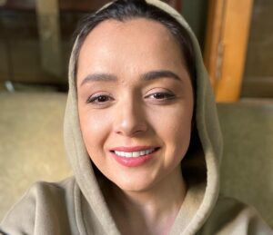 Taraneh Alidoosti Instagram - ‌‌
کاش سلفی گرفتن می‌دانست. 
🤳🏼🙆🏻‍♀️
ممنون از مهربونی همه‌تون.