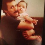 Taraneh Alidoosti Instagram - مسابقه ی عکس باباهاس؟ 😉 چه دلم تنگ شد برای سبیلهاش. روز همه شون مبارک.