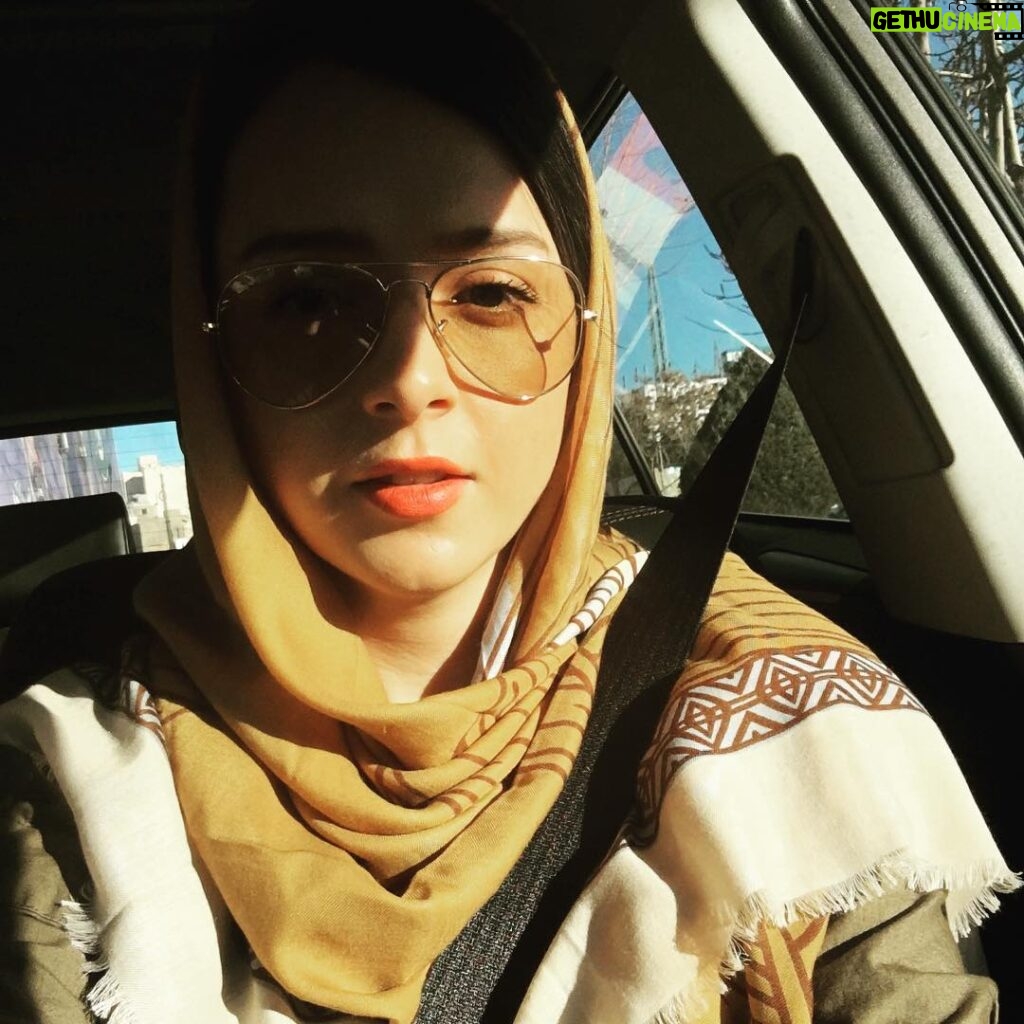 Taraneh Alidoosti Instagram - سلفی های من هم که یا ماشین، یا آسانسور 🙄