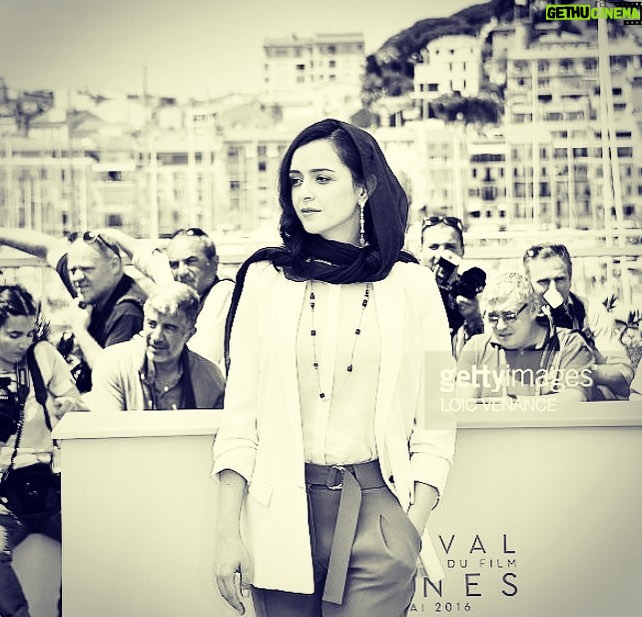 Taraneh Alidoosti Instagram - Taraneh Alidoosti wearing @degrisogono at the #cannes2016 photo call for Farhadi's "The Salesman" Stylist: @negarnnemati