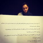 Taraneh Alidoosti Instagram - شنبه ۲۳ آبان، نمایشنامه‌خوانی «آناکارنینا»: ه همزمان با چهلمین روز درگذشت زنده‌یاد هما روستا، آکادمی سمندریان اقدام به برگزاری جلسه نمایشنامه‌خوانی «آناکارنینا» کرده است که سال 93 توسط این هنرمند فقید سینما و تئاتر، به منظور حمایت از هنرمندان مبتلا به سرطان خوانش شده بود. به گزارش آکادمی سمندریان، زنده‌یاد روستا در آذرماه سال 93 نمایشنامه «آناکارنینا» نوشته محمد چرمشیر را بر اساس رمانی با همین نام اثر لئو تولستوی و به منظور حمایت از هنرمندان مبتلا به سرطان، به همراه گروهی از بازیگران حرفه‌ای سینما و تئاتر خوانش کرد. آکادمی سمندریان همزمان با چهلمین روز درگذشت زنده‌یاد هما روستا، قصد دارد بار دیگر این جلسه نمایشنامه‌خوانی را در کتابخانه ملی واقع در اتوبان حقاني ، مورخ شنبه 23 آبان ماه، ساعت 18:30 برگزار کند. محمد چرمشیر سرپرست این نمایشنامه‌خوانی است و بامداد افشار نیز موسیقی و افکت اجرا را عهده‌دار است. حسن معجونی، ترانه علیدوستی، صابر ابر، رضا بهبودی، ستاره پسیانی، لیلی رشیدی، شبنم فرشادجو، هومن کیایی، نگار عابدی و محمد چرمشیر نقش‌خوانان این اجرا هستند. بلیت فروشی نمایشنامه‌خوانی «آناکارنینا» به صورت همت عالی است و عواید آن به هنرمندان مبتلا به سرطان اختصاص پیدا می‌کند. عکس از شبنم فرشادجو 🌷