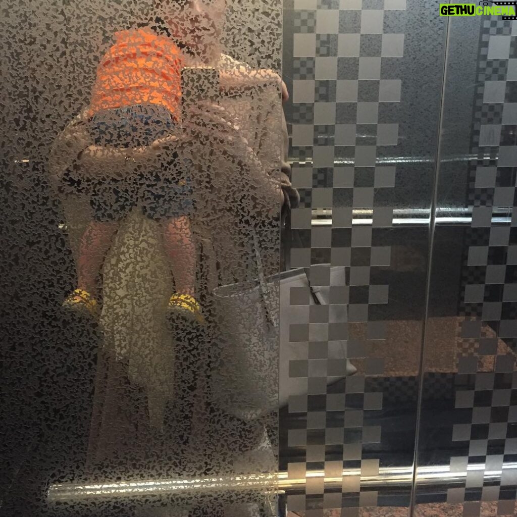 Taraneh Alidoosti Instagram - اینجور وقتها دوست دارم این آسانسور هیچوقت نرسه خونه. 🐣