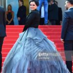 Taraneh Alidoosti Instagram - ‌ Red carpet for “Leila’s brothers”, 75th Cannes film festival. 🎬 Wearing @thesorayahouse Jewelry by @baguette.shahrabi Headpiece by @farmuk . @festivaldecannes @baradaraneleila #cannes2022