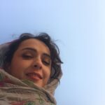 Taraneh Alidoosti Instagram - امشب ساعت ۸ سینما پردیس ملت هستم تا کنار شما فیلم «استراحت مطلق» را ببینم. بقیه عوامل هم تشریف می‌آورند. @taraneh_alidoosti @rezaattaran @film_esterahat_motlagh #taranehalidoosti #rezakahani #rezaattaran