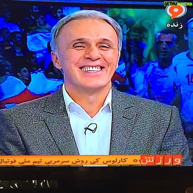 Taraneh Alidoosti Instagram - پدرم، حميد عليدوستى، همين الان در شبكه ورزش. 💕😜⚽️🏁 #taranehalidoosti #hamidalidoosti #footbal #worldcup2014