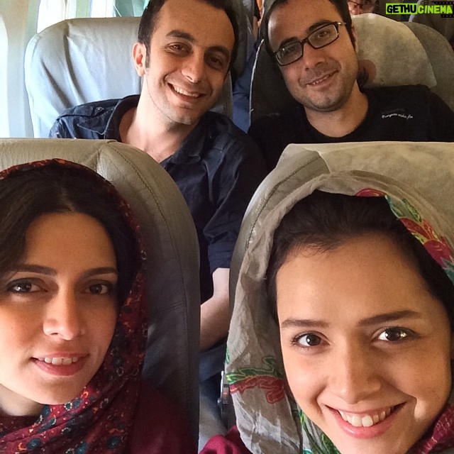 Taraneh Alidoosti Instagram - و ٢٤ ساعت بعد، آبجى ها و برادران در برگشت به طهران. #taranehalidoosti #pegahahangarani #atomheartmother
