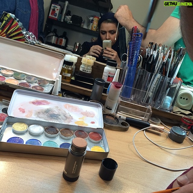 Taraneh Alidoosti Instagram - و اينك فيلم بعدى: "استراحت مطلق" به كارگردانى عبدالرضا كاهانى. 😎🎬 #taranehalidoosti #rezakahani #rezaattaran #babakhamidian