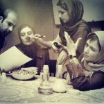 Taraneh Alidoosti Instagram - پشت صحنه "زندگى مشترك آقاى محمودى و بانو" از روح الله حجازى. امسال در بخش بين الملل جشنواره فيلم فجر. اين عكس از كتاب two visions، كه مجموعه اى از عكسهاى على زارع عكاس سينماست گرفته شده. :) #taranehalidoosti #wedlock #alizare