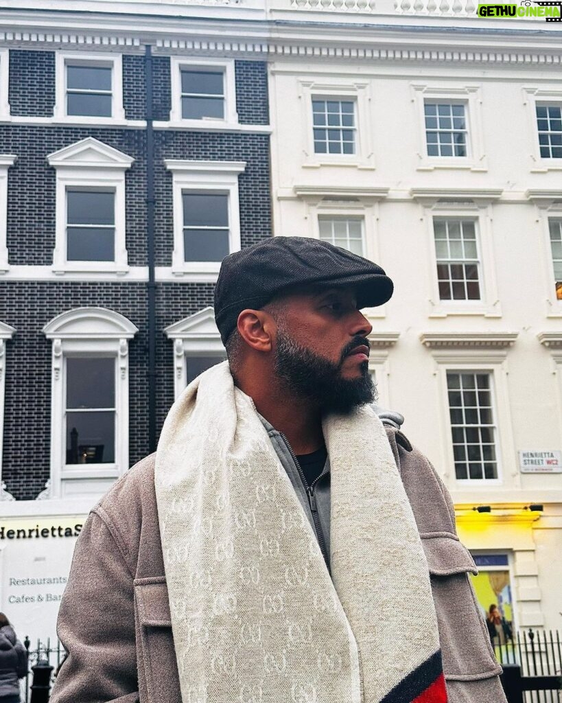 Tareq Al Harbi Instagram - ياجماعه انا كل مالي قاعد اسمّر زياده 🙂❤ Covent Garden London
