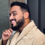Tareq Al Harbi Instagram - عندك شيب؟ لا تخاف عندي الحل ف 5 دقايق بس! غارنييه صبغة شعر سهلة زي الشامبو, ب 3 خطوات فقط. لتغطية الشعر الابيض 100% في 5 دقايق! خالية من الامونيا و معززة ب زيت الارجان و مستخلص القهوة​ و انت وريني ايش تقدر تسوي ف 5 دقايق!​ #غارنييه_صبغة_سهلة_كالشامبو #خالية_من_الامونيا #تغطية_للشعر_الابيض #haircare @garnierarabia #ad