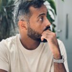 Tareq Al Harbi Instagram - ياهلا ومرحبا فييييكم والله مشتاق لكم ومشتاقين لعباره حلوه نعرفها كلنا اذا سمعناها يصير ازعاااج حلو 😍🔥 مين المحقق الذكي اللي يكتب العباره في الكوممنت 🤔 Jeddah, Saudi Arabia