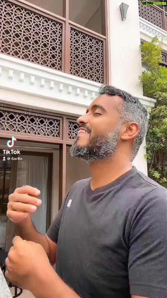 Tareq Al Harbi Instagram - هذا الفيديو ل اصحابي السودانين كم بالميه حاسين اني تطورت ؟ 😂🇸🇩
