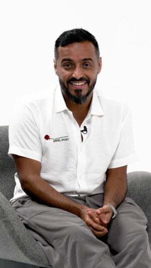 Tareq Al Harbi Instagram - IT’S LIVE! #ABtalks with @6ar8o 💬 مع طارق الحربي 

Interview link in bio 📍رابط المقابلة في البايو