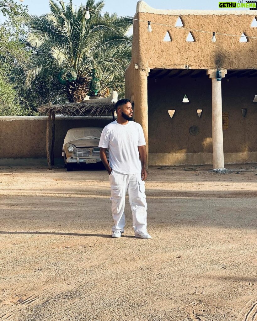 Tareq Al Harbi Instagram - من يحب الصيف ؟🌴☀️ Riyadh, Saudi Arabia