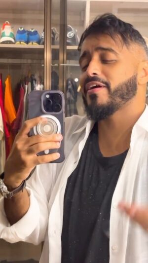 Tareq Al Harbi Instagram - بإمارة أيه 😍❤️
من يسمع الاغاني القديمه ؟😍