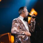 Tareq Taylor Instagram – Vilken kväll det blev!!🤩🎉 Ett fyrverkeri av fantastisk musik och fantastiska artister. Och vilken ära att få vara konferencier för Volvos Tjänstemannafest 2023 i Göteborg. Maken till glädje och engagemang har jag sällan varit med om. Har fortfarande ont i smilgroparna.😁 Tusen tack till Volvo för förtroendet och tusen tack till alla artister, Mikael Solfors, teamet på @2entertain @hansen_agreaterexperience och det sinnesjukt bra bandet, för all glädje och alla musikaliska upplevelser. Och sist men inte minst tack till alla er som kom till festen, ni gjorde denna kvällen minnesvärd utöver det vanliga, kommer aldrig glömma den. ❤️❤️❤️
@mikaelgordonsolfors @deanorberg @lindapritchard @jilljohnsonmusic @johnlundvik @bosson_artist @emeliefjallstrom @oliviathorn @etype_official @mickepicke76 @pablo_cepeda_bossa_covers @trumdamin @jonasgroning @tobbegeisha @saravarga1 @larson_music_ @karin.westerberg @jessicamarberger @lindishansson @mickepicke76 @saravarga1