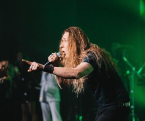 Tareq Taylor Instagram - Vilken kväll det blev!!🤩🎉 Ett fyrverkeri av fantastisk musik och fantastiska artister. Och vilken ära att få vara konferencier för Volvos Tjänstemannafest 2023 i Göteborg. Maken till glädje och engagemang har jag sällan varit med om. Har fortfarande ont i smilgroparna.😁 Tusen tack till Volvo för förtroendet och tusen tack till alla artister, Mikael Solfors, teamet på @2entertain @hansen_agreaterexperience och det sinnesjukt bra bandet, för all glädje och alla musikaliska upplevelser. Och sist men inte minst tack till alla er som kom till festen, ni gjorde denna kvällen minnesvärd utöver det vanliga, kommer aldrig glömma den. ❤️❤️❤️  @mikaelgordonsolfors @deanorberg @lindapritchard @jilljohnsonmusic @johnlundvik @bosson_artist @emeliefjallstrom @oliviathorn @etype_official @mickepicke76 @pablo_cepeda_bossa_covers @trumdamin @jonasgroning @tobbegeisha @saravarga1 @larson_music_ @karin.westerberg @jessicamarberger @lindishansson @mickepicke76 @saravarga1