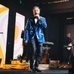 Tareq Taylor Instagram - Vilken kväll det blev!!🤩🎉 Ett fyrverkeri av fantastisk musik och fantastiska artister. Och vilken ära att få vara konferencier för Volvos Tjänstemannafest 2023 i Göteborg. Maken till glädje och engagemang har jag sällan varit med om. Har fortfarande ont i smilgroparna.😁 Tusen tack till Volvo för förtroendet och tusen tack till alla artister, Mikael Solfors, teamet på @2entertain @hansen_agreaterexperience och det sinnesjukt bra bandet, för all glädje och alla musikaliska upplevelser. Och sist men inte minst tack till alla er som kom till festen, ni gjorde denna kvällen minnesvärd utöver det vanliga, kommer aldrig glömma den. ❤️❤️❤️  @mikaelgordonsolfors @deanorberg @lindapritchard @jilljohnsonmusic @johnlundvik @bosson_artist @emeliefjallstrom @oliviathorn @etype_official @mickepicke76 @pablo_cepeda_bossa_covers @trumdamin @jonasgroning @tobbegeisha @saravarga1 @larson_music_ @karin.westerberg @jessicamarberger @lindishansson @mickepicke76 @saravarga1