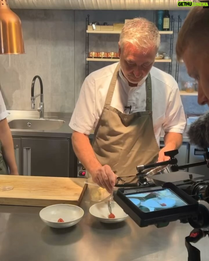 Tareq Taylor Instagram - Annons för egen verksamhet Idag ska ni få följa med till en av mina mest viktiga platser i livet. Grunden och navet i allt jag gjort och gör. Välkommen in bakom kulisserna på min restaurang @kockeriet i Malmö. Tack vare de otroliga människorna som arbetar på Kockeriet varje dag hålls min vision om en plats som andas kreativitet och som hela tiden är levande vid liv dag efter dag, år efter år. Vi kikar in i alla vrår och träffar de fantastiska personerna som gör Kockeriet till vad det är idag. kl. 18.00 på min Youtube-kanal, varmt välkomna! 🎥: @luckydaypictures