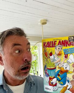 Tareq Taylor Instagram - En helt surrealistisk upplevelse att se sig själv i en Kalle Anka tidning! Smickrad, stolt och glad, och om sanningen ska fram så är jag allt lite mallig 🤩❤️🤩❤️ #tallriktariler