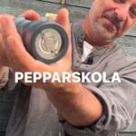 Tareq Taylor Instagram – Annons för egen verksamhet

Har du provat att fylla dina pepparkvarnar med andra pepparsorter än vanlig svart- och vitpeppar? Om inte så rekommenderar jag verkligen att smaka dig fram i det otroliga utbud av pepparsorter som finns och fyll dina kvarnar. Våga lek runt och se var du hamnar! 😄

Vill du veta mer om mina pepparkvarnar från min kökskollektion hittar du dem på www.homebytareqtaylor.com