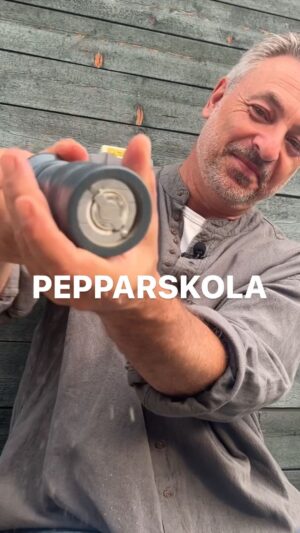 Tareq Taylor Instagram - Annons för egen verksamhet

Har du provat att fylla dina pepparkvarnar med andra pepparsorter än vanlig svart- och vitpeppar? Om inte så rekommenderar jag verkligen att smaka dig fram i det otroliga utbud av pepparsorter som finns och fyll dina kvarnar. Våga lek runt och se var du hamnar! 😄

Vill du veta mer om mina pepparkvarnar från min kökskollektion hittar du dem på www.homebytareqtaylor.com