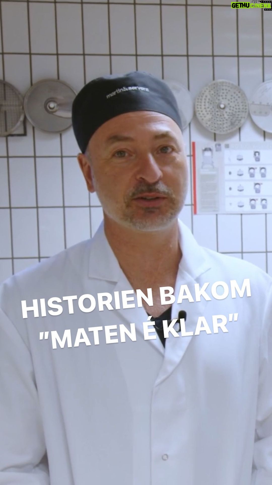 Tareq Taylor Instagram - Reklam för @maten.e.klar Hösten 2018 så jag gick ihop med några vänner med den gemensamma tanken och lusten att ge människor en från grunden lagad god mat, helt utan konserveringsmedel och artificiella tillsatser, och alltid med färska råvaror. Detta är nu verklighet med samtliga av våra rätter från Maten é klar. Med inspiration från hela världen använder vi alltid 100% naturliga råvaror, tillagade med skicklighet och passion. Följ med bakom kulisserna och se från början till slut hur vi gör våra färdigrätter. Se hela klippet på min Youtube-kanal ❤️