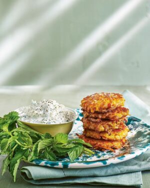 Tareq Taylor Instagram - VECKANS RECEPT

Dessa enkla vegobiffar gör du med riven morot och halloumi och är perfekta till en mysig middag i det fina sommarvädret. Servera gärna med en fräsch myntatsatsiki och klyftpotatis eller bulgur. 

Vad bjuder ni på till sommarmiddagarna? ☀️