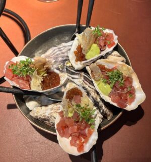 Tareq Taylor Instagram - Det var ett tag sedan jag kom med någon uppdatering på god mat jag provat. Det här stället kan jag varmt rekommendera. 
I Göteborg har kollegan Gutav Trägårdh öppnat ”Gurras”. 
Höga smaker, passionerad matlagning och service. Hit vill man komma tillbaka❤️❤️