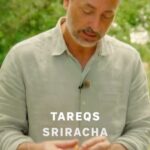 Tareq Taylor Instagram – I kvällens Trädgårdstider visar jag bland annat hur du kan konservera en het augustidag för att sedan kunna plocka fram den mitt i vintern. Vem vill inte kunna göra det? Vi lagar hemmagjord sriracha. När du gör den själv kan du enkelt reglera hettan och det är även busenkelt att laga. Helt enkelt ett HETT tips att testa. 20.00 på SVT eller redan nu på #svtplay 🌶