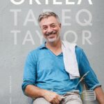 Tareq Taylor Instagram - Innehåller reklam för mina böcker När det förra veckan önskades recept på plommon kan jag inte tipsa om något annat än denna otroliga favorit. Och! Även om jobb, skola och vardag nu dragit igång på allvar för de flesta är grillsäsongen långt ifrån över (jag tillhör ju dock gruppen som grillar året om så min säsong är konstant). Något som passar utmärkt att grilla nu tidig höst är dessa  plommon. De serveras med med en ljuvligt tjock skiva sockerkaka och en len klick grädde. Otroligt gott! Har ni någon otippad råvara ni gärna lägger på grillen? Tips - min senaste bok ”GRILLA” och resterande kokböcker från mitt bibliotek finns där böcker finns.