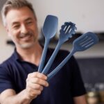 Tareq Taylor Instagram - Annons för egen verksamhet Byt ut sommarens klassiska hamburgare mot dessa läckra fiskfärshamburgare med guacamole och rödlöksringar 😍 Hitta fler recept som detta, inspiration och mängder av smarta och snygga produkter av restaurangkvalitet på www.homebytareqtaylor.com