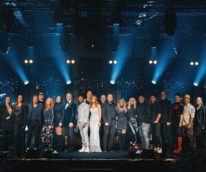 Tareq Taylor Instagram - Vilken kväll det blev!!🤩🎉 Ett fyrverkeri av fantastisk musik och fantastiska artister. Och vilken ära att få vara konferencier för Volvos Tjänstemannafest 2023 i Göteborg. Maken till glädje och engagemang har jag sällan varit med om. Har fortfarande ont i smilgroparna.😁 Tusen tack till Volvo för förtroendet och tusen tack till alla artister, Mikael Solfors, teamet på @2entertain @hansen_agreaterexperience och det sinnesjukt bra bandet, för all glädje och alla musikaliska upplevelser. Och sist men inte minst tack till alla er som kom till festen, ni gjorde denna kvällen minnesvärd utöver det vanliga, kommer aldrig glömma den. ❤️❤️❤️  @mikaelgordonsolfors @deanorberg @lindapritchard @jilljohnsonmusic @johnlundvik @bosson_artist @emeliefjallstrom @oliviathorn @etype_official @mickepicke76 @pablo_cepeda_bossa_covers @trumdamin @jonasgroning @tobbegeisha @saravarga1 @larson_music_ @karin.westerberg @jessicamarberger @lindishansson @mickepicke76 @saravarga1