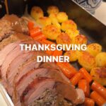 Tareq Taylor Instagram – Annons för egen verksamhet
Happy Thanksgiving! 😍
Kanske inte alla som firar denna högtiden just i Sverige men det här receptet på kalkon funkar lika bra alla andra dagar om året. Just idag väljer jag att tillaga en kalkonstek istället för en hel kalkon, lite enklare och perfekt när man inte är så många. Men fortfarande med samma fantastiska smaker.
RECEPT
Stuffing:
400 g kalkonfärs
1 vitlöksklyfta
1 gul lök
Bladpersilja, önskad mängd
Färsk timjan, önskad mängd
Rivet citronskal
Juice från 1/4 citron
2 hamburgerbröd alt vitt bröd
Svartpeppar
Salt
2-3 dl önskad buljong
Kalkonstek:
Kalkonstek, ca 650 g
Juice från 1/4 citron
Salt
Svartpeppar
Några morötter
1-2 gula lökar
1-2 vitlöksklyftor
2-3 dl vatten
Gör så här:
1. Värm ugnen till 150 grader.
2. Hacka vitlök, gul lök, bladpersilja, timjan, hamburgerbröd samt riv citronskal.
3. Blanda kalkonfärsen med övriga ingredienser samt citronjuice, buljongen, salt och peppar.
4. Veckla ut kalkonsteken och gör ett snitt i den tjocka delen av steken. Pressa citronsaft på samt salta och peppra.
5. Fyll med stuffing men lämna några cm utan för att sedan kunna rulla ihop och spänna med kökstråd.
6. Lägg kalkonsteken i ugnsformen och pressa citron över, salta och peppra.
7. Lägg i lite morötter, gul lök samt vitlök i ugnsformen och täck botten med vatten.
8. Låt kalkonen vara i ugnen i ca 1,5 timme tills den har en innertemperaturen på 70 grader
9. Låt vila och skiva sedan upp och servera med ugnsrostad potatis och skysås.
Läs mer om min kökskollektion, där ni hittar allt från ugnsformen ”Vivian” till ”Himalaya” salt- och pepparkvarnset, på www.homebytareqtaylor.com