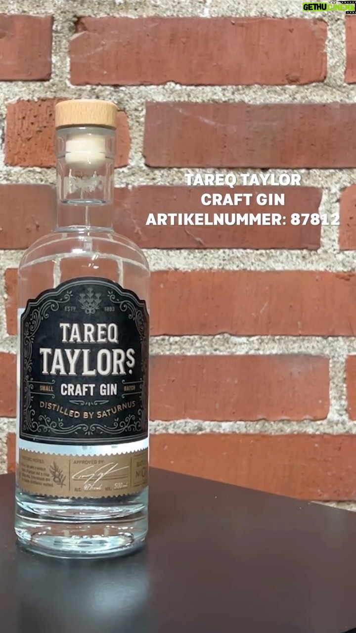 Tareq Taylor Instagram - Innehåller reklam för alkohol, endast för dig över 25 år Väldigt stolt över att presentera ”Tareq Taylor Craft Gin” ❤️ När jag skulle ta fram en gin så var det självklart att det skulle vara tillsammans med Malmöbaserade dryckesproducenten Saturnus. Vi har tillsammans tagit fram en kvalitets-gin från Malmö som är resultatet av en lång utvecklingsprocess med mängder av smakprovningar och blindtester. I Tareq Taylor Craft Gins unika smaksättning möts ett aromrikt exotiskt potpurri av kryddor och örter. Ginen har en tydlig enbärssmak som backas upp av en kryddning bestående av myskmadra, älgört, långpeppar, paradiskorn, koriander, gurka, curacao och anis.
Ginen finns på hyllan i Malmö med omnejd eller att beställa till hela landet via Systembolagets hemsida med artikelnummer 87812.