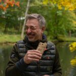 Tareq Taylor Instagram - Reklam för @cylindasverige Tusen tack för alla fantastiska bidrag till olika städers nationalrätter runt om i Sverige. Jag fastnade extra för ett förslag, Ångermanlands nationalrätt - surströmming. En klassisk klämma innehåller smör och mandelpotatis. Jag tycker det blir extra gott när man även adderar gräslök, rödlök och gräddfil. Om jag får välja packar jag gärna en picknickkorg och tar med ut i naturen. Och just i detta fall kan det ju vara smidigt att vara utomhus med tanke på surströmmingens omtalade doft som kan sätta sig både i textilier och på händer. Om och när olyckan är framme, vilket man ändå får räkna med när man sysslar med matlagning, finns vardagsräddaren Cylinda och deras vitvaror. De är anpassade för svenska förhållanden och svensk vattenkvalitet. Deras tvättmaskiner är energisnåla, skonsamma mot kläder och miljön och håller över lång tid. Precis som en tvättmaskin ska göra. Vilken stad ska vi besöka i matväg härnäst? Har ni fler nationalrätter på lager som ni vill tipsa om?