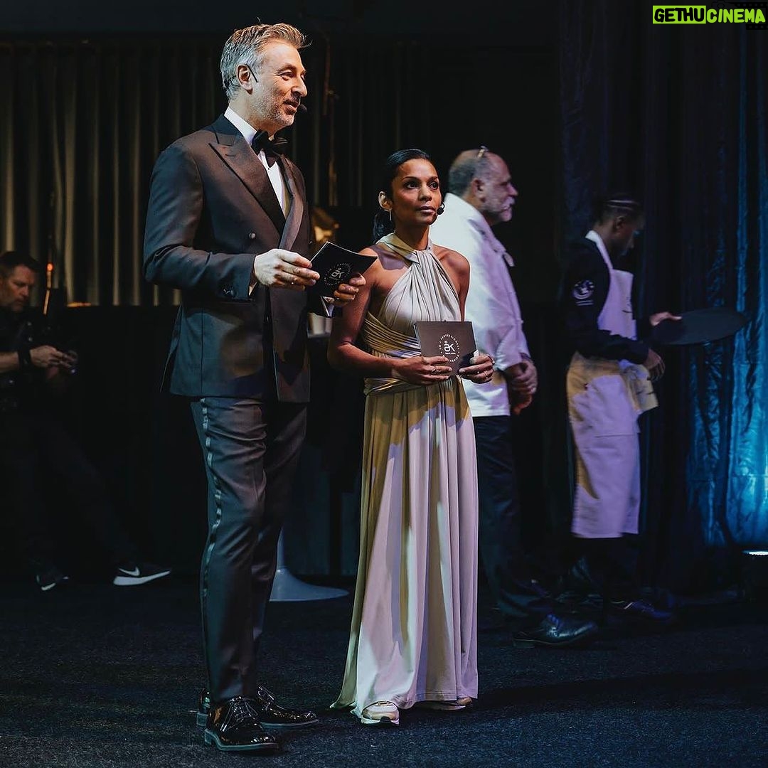 Tareq Taylor - 9.7K Likes - Årets kock 2023 - Vilken kväll och vilken ära att få vara programledare tillsammans med underbara @jessiesommarstrom 🌟
Stort grattis till årets vinnare Desirée Jaks 🥂
📸: @samueluneus