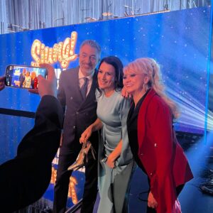 Tareq Taylor Instagram - Ett stort tack till er alla som gjorde denna kväll helt oförglömlig. Oavsett om ni ringde och bidrog eller tittade hemifrån soffan eller var på plats i publiken på Cirkus – er närvaro och stöd har verkligen gjort skillnad. 

Cancergalan överträffade våra förväntningar och blev något mycket större och finare än vi någonsin kunde föreställa oss. Ert engagemang resulterade i en fantastisk summa på 92 000 000 kr, vilket kommer att möjliggöra fortsatt utveckling inom cancerforskningen. Det ger oss hopp om en framtid där vi en dag kan besegra cancer.

Ett särskilt tack till er som delade med er av era berättelser under kvällen, era röster är oerhört viktiga och gör skillnad på riktigt. 

Att få vara värd för denna kväll betyder otroligt mycket för mig, och jag är överväldigad av känslor efter gårdagen. Tack till @cancerfonden för förtroendet och till @jilljohnsonmusic, för att jag fick dela denna minnesvärda kväll med dig vid min sida. Det är en kväll som jag aldrig kommer att glömma. ❤️