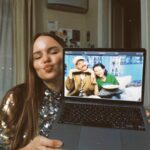 Tatiana Mingalimova Instagram - Новогодние салаты готовим исключительно под новый праздничный выпуск с главными бусинками Ютуба — Женечкой и Дашей 🥂 Подкаст уже на канале Нежный Редактор 🤍