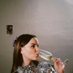 Tatiana Mingalimova Instagram - Новогодние салаты готовим исключительно под новый праздничный выпуск с главными бусинками Ютуба — Женечкой и Дашей 🥂 Подкаст уже на канале Нежный Редактор 🤍
