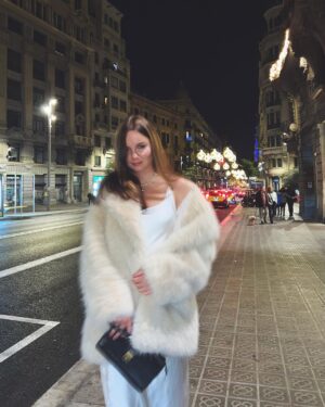 Tatiana Mingalimova Instagram - Завершаю этот год максимально красиво ✨♾ 
Я купила это платье в начале лета и запасала его на романтическое свидание где-нибудь на Коста-Брава. Вечера так и не случилось тогда, но случился под завершение года на концерте!