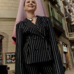 Tatiana Mingalimova Instagram - Что я поняла за этот год в работе: -если твои ценности не сходятся с ценностями команды — нужно расходиться и искать лучшие отношения -если есть идея, а ты не знаешь, как ее реализовать — это нормально, но не повод остановиться, по чуть-чуть ищи тех, кто разбирается и спрашивать всё что нужно -когда понимаешь, в чем цель твоей работы, страх чужого мнения размывается, можно долго переживать, но когда видишь своё желание — появляются силы не идти на поводу у других людей Целый год я работала над созданием лучшего практикума по Ютубу, и я это сделала. Сегодня я уже доказала, что у нас лучшее наполнение, лучшие эксперты в нашей нише, лучший сайт по всем отзывам, лучшая команда и главное — мой успешный десятилетний опыт в создании контента, который сегодня я готова разделить 🤍 Ph 📸 Спасибо за фотографии забежавшей на огонёк Алисе @polozova
